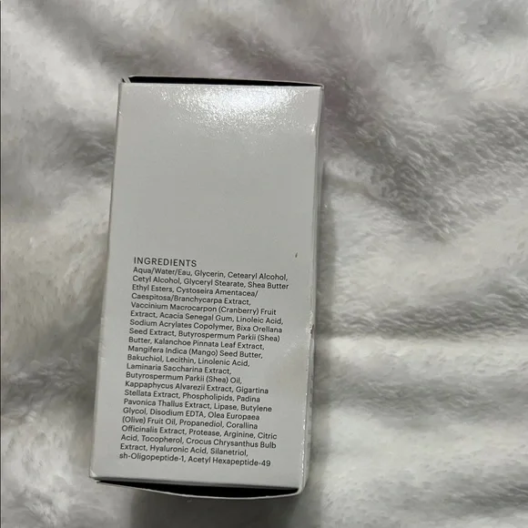 Glo Skin Beauty Bio-Renew EGF Cream - White and Purple Accents - Picture 3 of 6